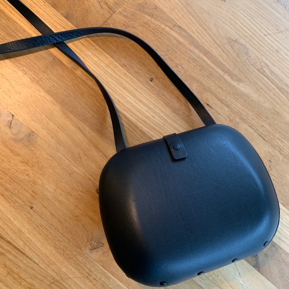 SOLD        COS  leather clutch/handbag - Picture 6 of 10